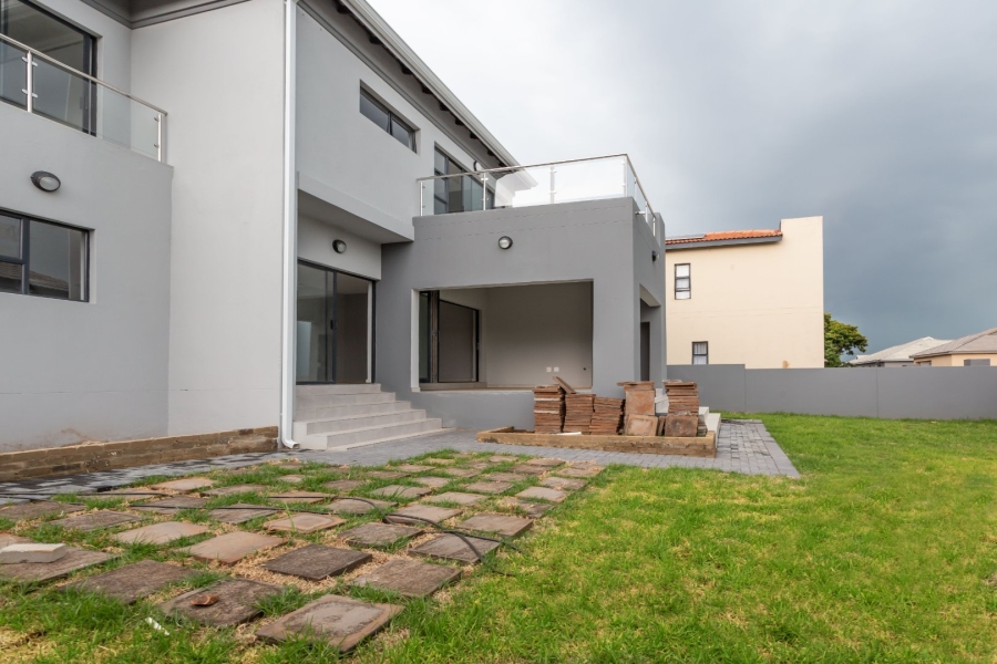 5 Bedroom Property for Sale in Ruimsig Country Estate Gauteng