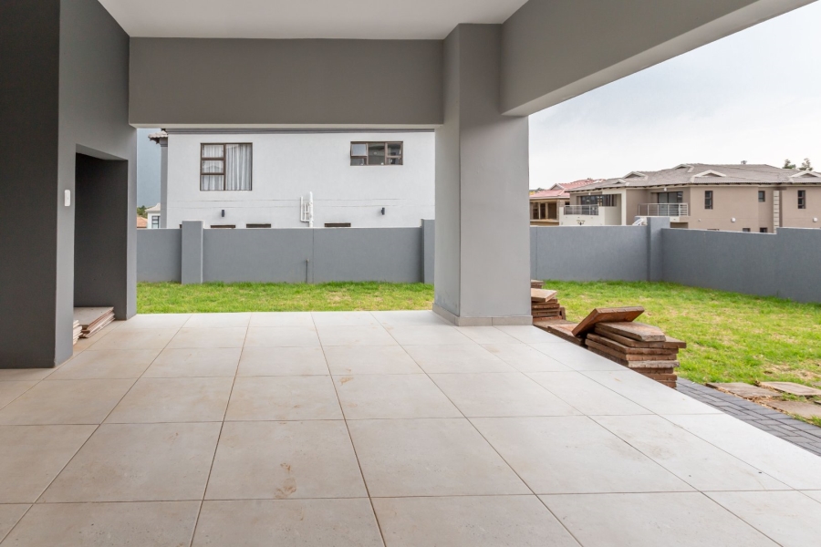 5 Bedroom Property for Sale in Ruimsig Country Estate Gauteng