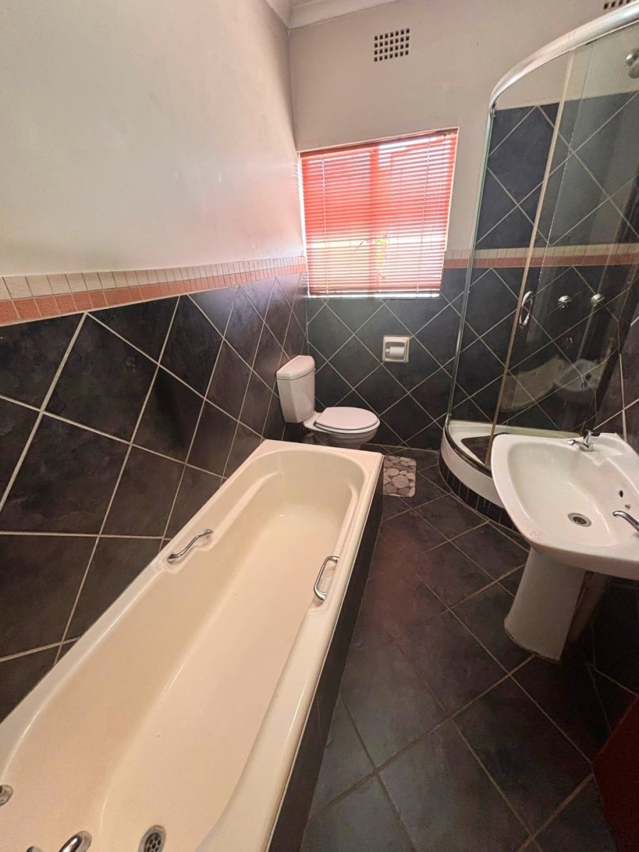 6 Bedroom Property for Sale in Wonderboom Gauteng