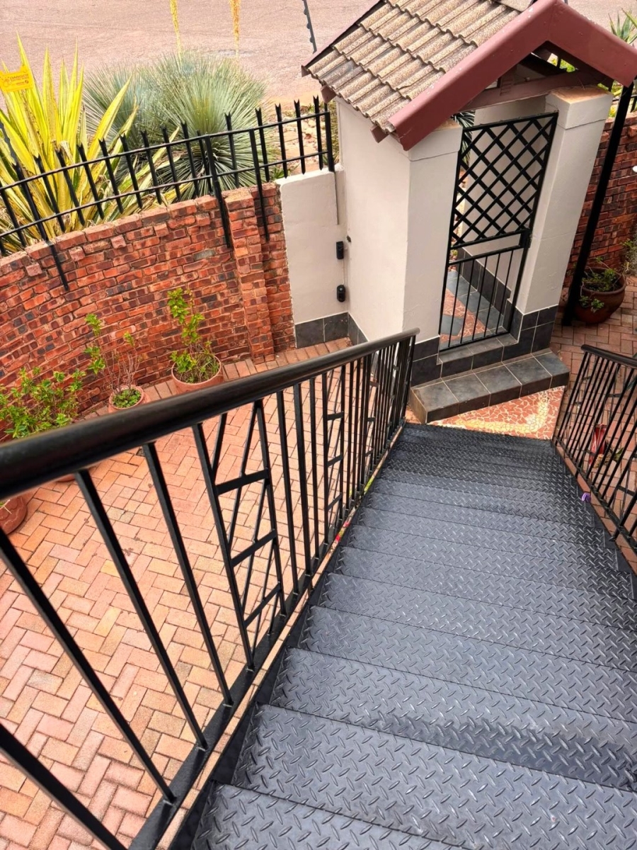 6 Bedroom Property for Sale in Wonderboom Gauteng