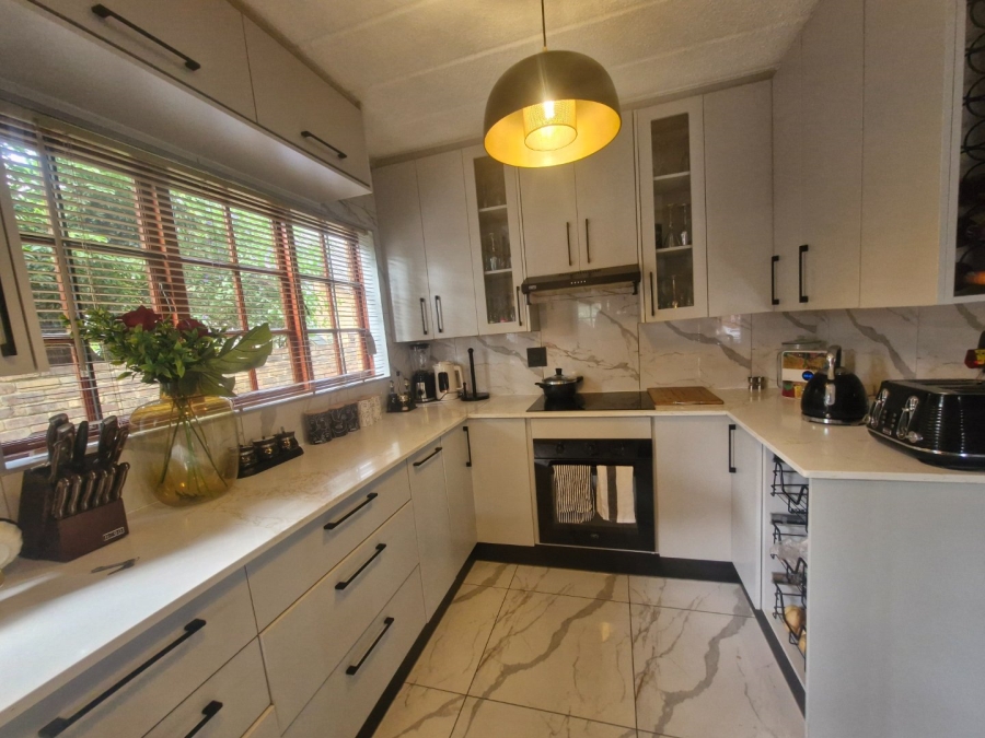 4 Bedroom Property for Sale in Dayanglen Gauteng