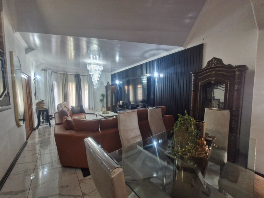 4 Bedroom Property for Sale in Dayanglen Gauteng