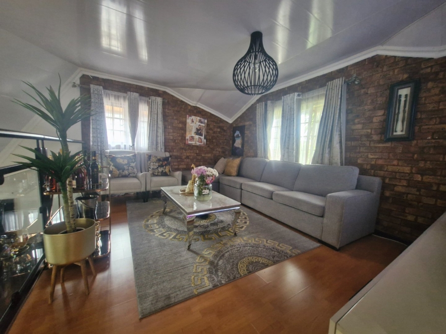 4 Bedroom Property for Sale in Dayanglen Gauteng