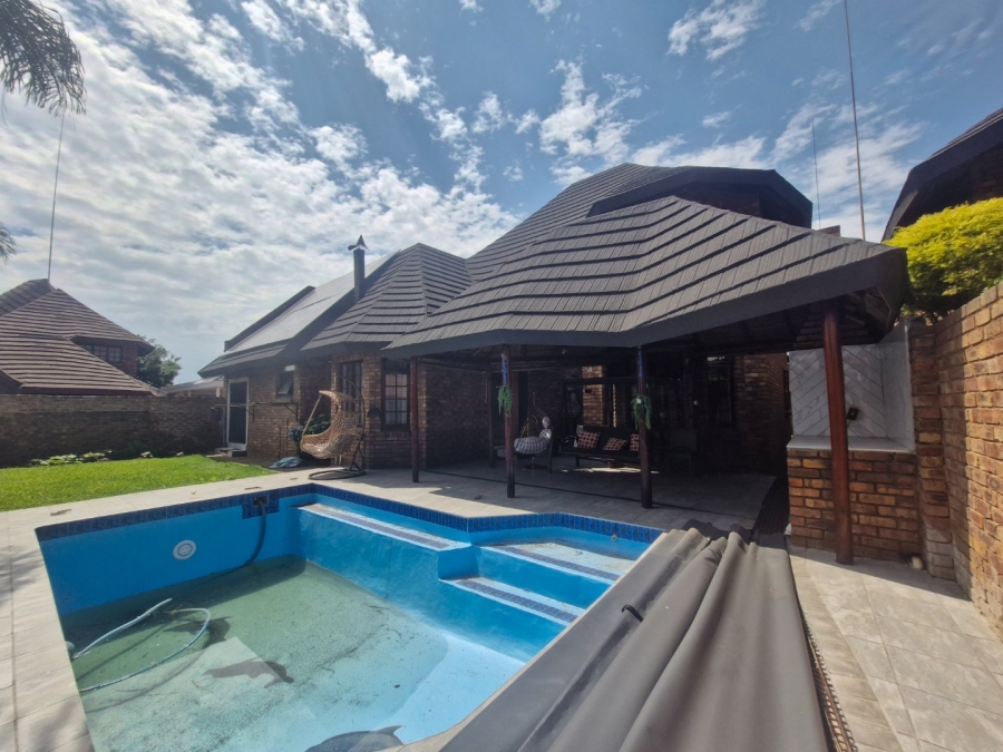 4 Bedroom Property for Sale in Dayanglen Gauteng