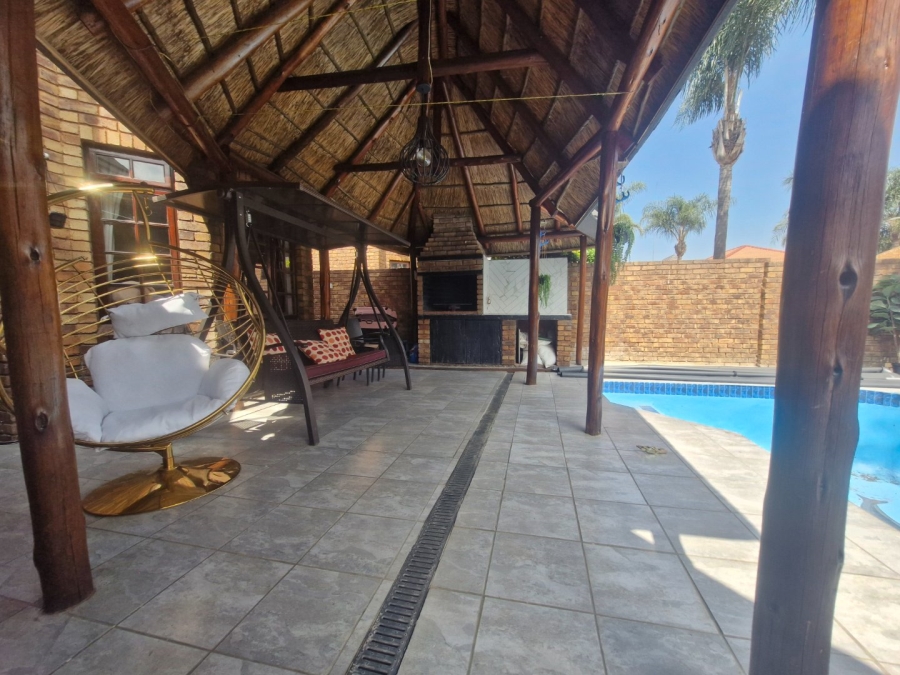 4 Bedroom Property for Sale in Dayanglen Gauteng