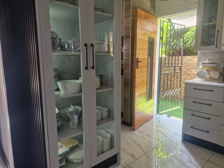 4 Bedroom Property for Sale in Dayanglen Gauteng