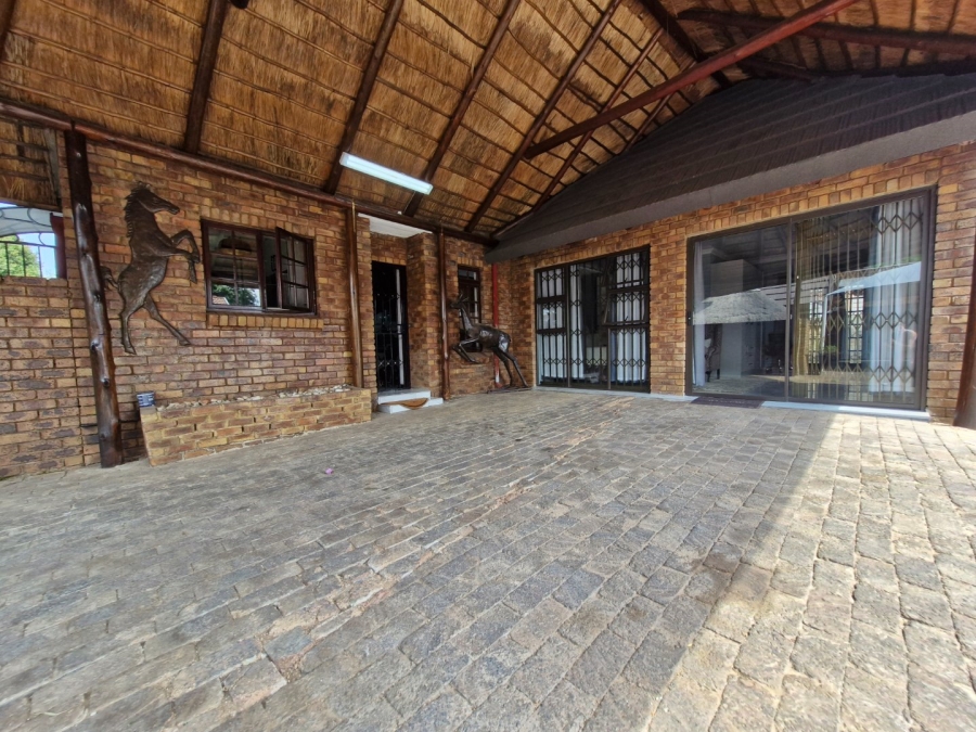 4 Bedroom Property for Sale in Dayanglen Gauteng