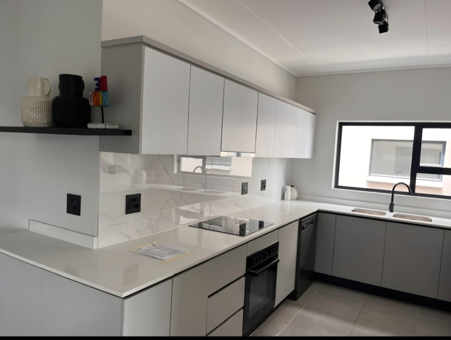 To Let 3 Bedroom Property for Rent in Waterfall Gauteng