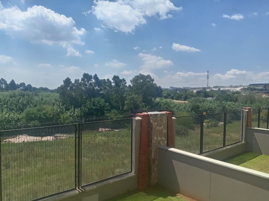 To Let 3 Bedroom Property for Rent in Waterfall Gauteng