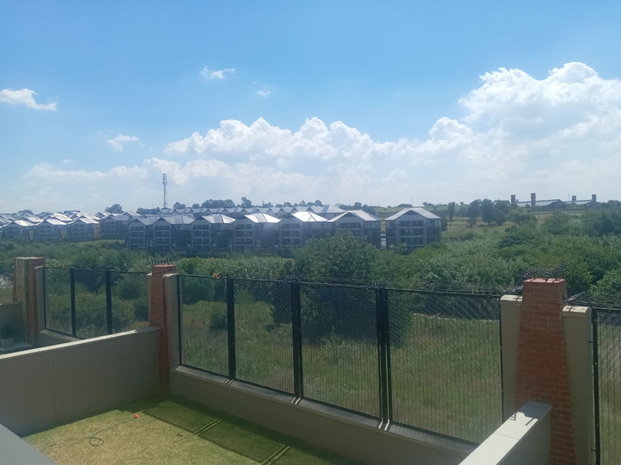 To Let 3 Bedroom Property for Rent in Waterfall Gauteng