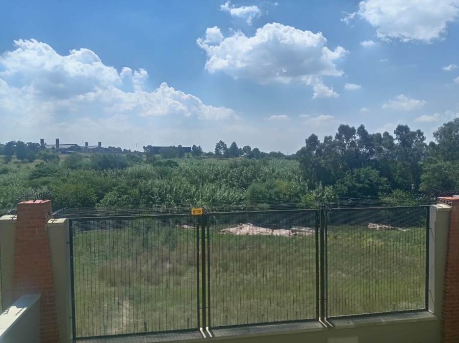To Let 3 Bedroom Property for Rent in Waterfall Gauteng