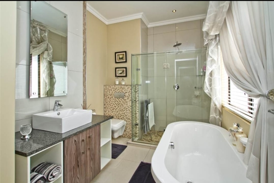 3 Bedroom Property for Sale in Birdhaven Gauteng