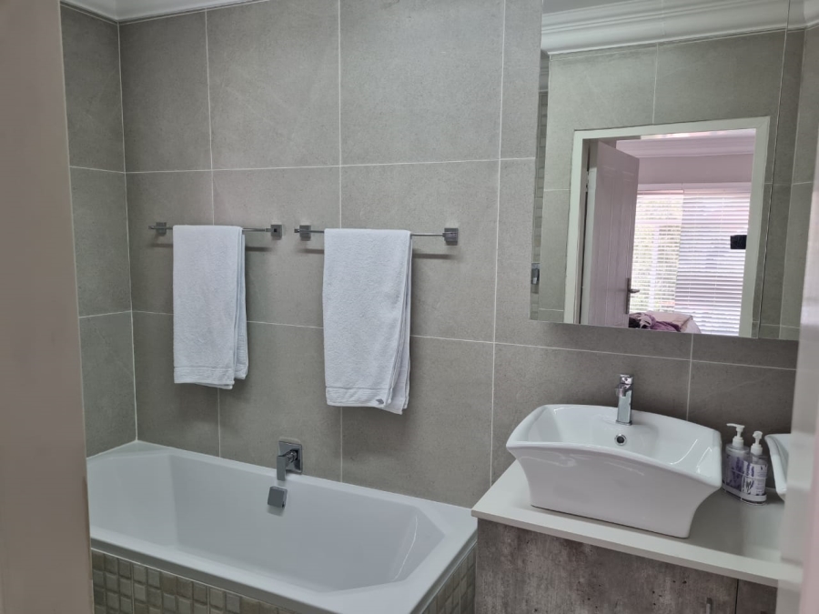 3 Bedroom Property for Sale in Sunset Cove Gauteng