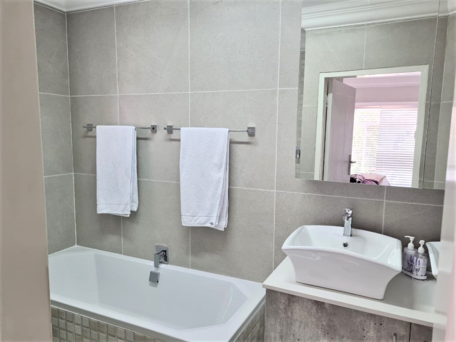 3 Bedroom Property for Sale in Sunset Cove Gauteng