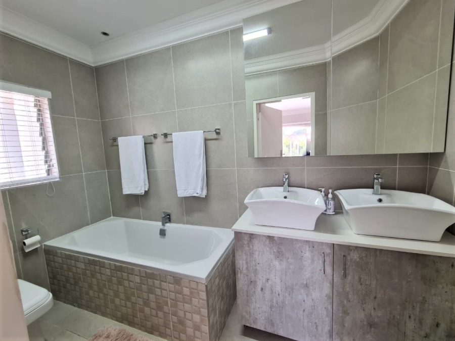 3 Bedroom Property for Sale in Sunset Cove Gauteng