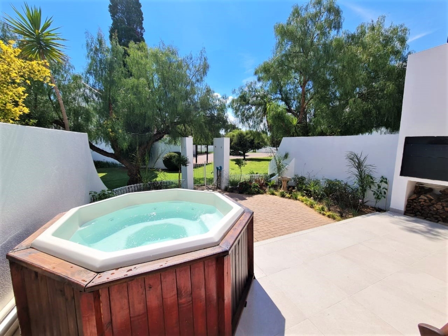 3 Bedroom Property for Sale in Sunset Cove Gauteng