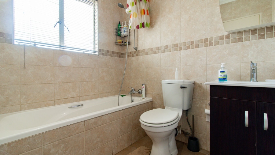 2 Bedroom Property for Sale in Oakdene Gauteng