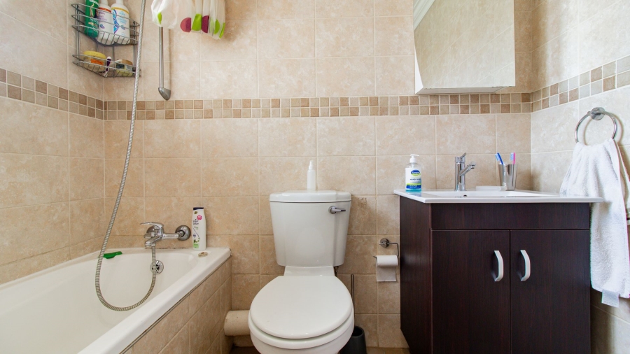 2 Bedroom Property for Sale in Oakdene Gauteng