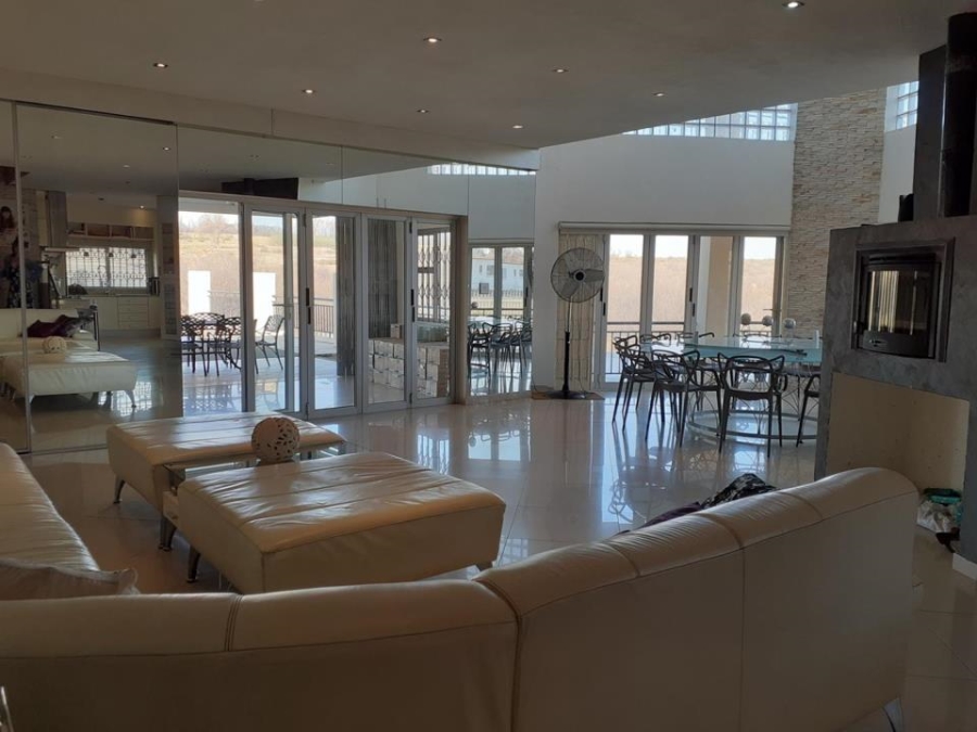  Bedroom Property for Sale in Sunrella Gauteng
