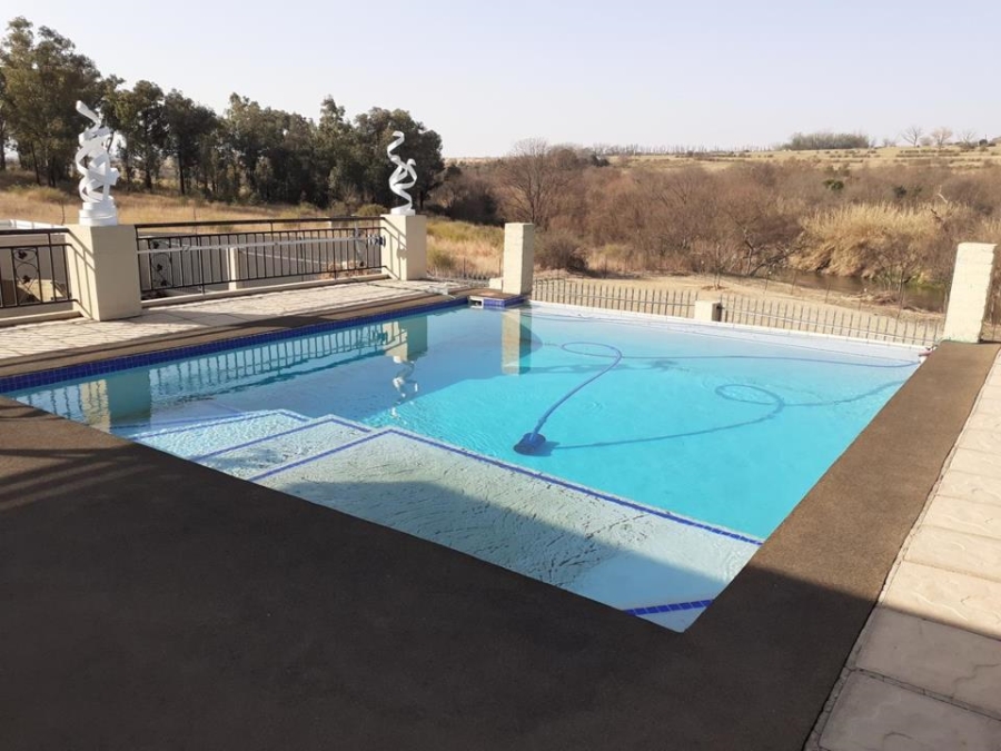  Bedroom Property for Sale in Sunrella Gauteng