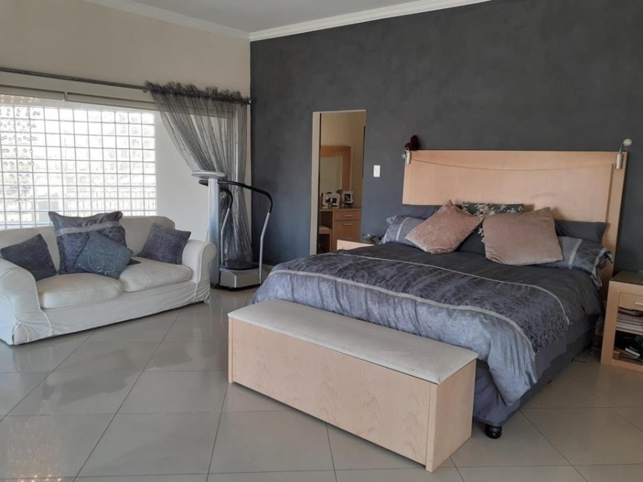  Bedroom Property for Sale in Sunrella Gauteng