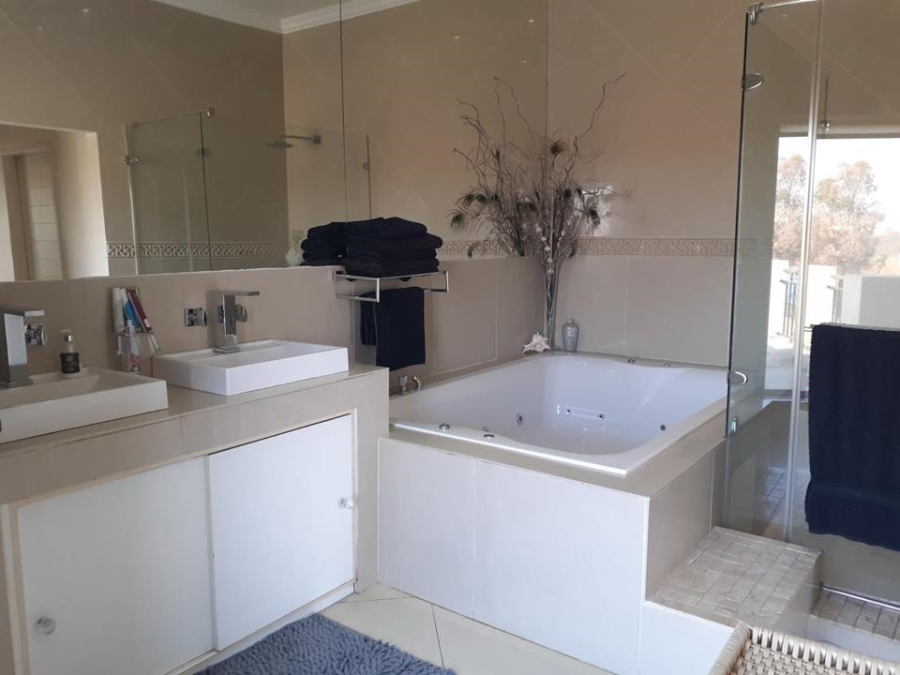 Bedroom Property for Sale in Sunrella Gauteng