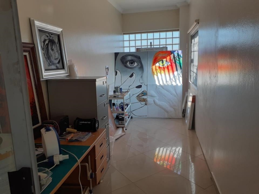  Bedroom Property for Sale in Sunrella Gauteng