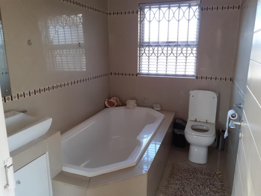  Bedroom Property for Sale in Sunrella Gauteng