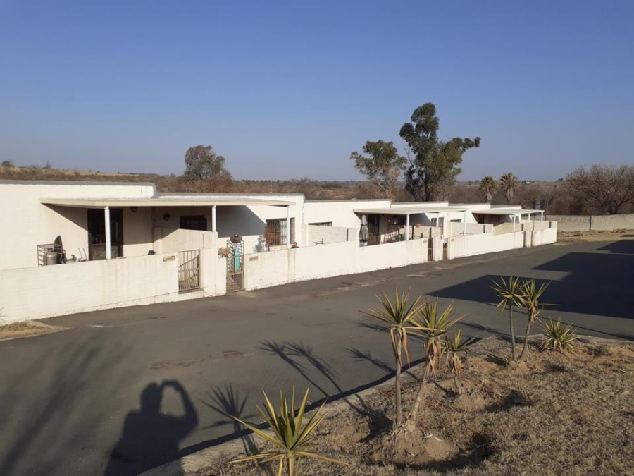  Bedroom Property for Sale in Sunrella Gauteng