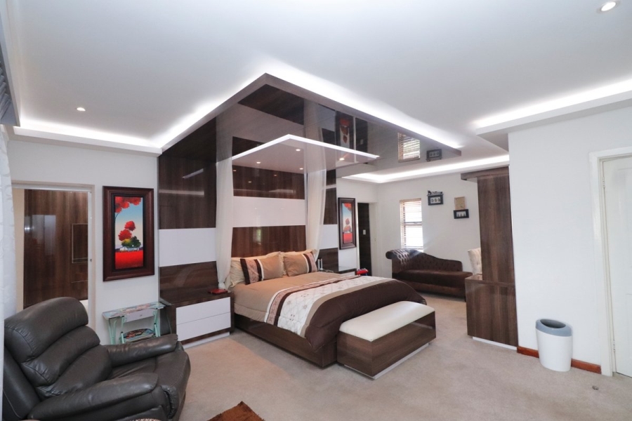 5 Bedroom Property for Sale in Bryanston Gauteng