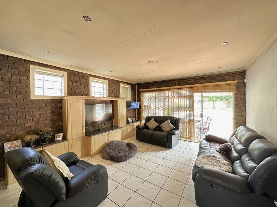 4 Bedroom Property for Sale in Elma Park Gauteng