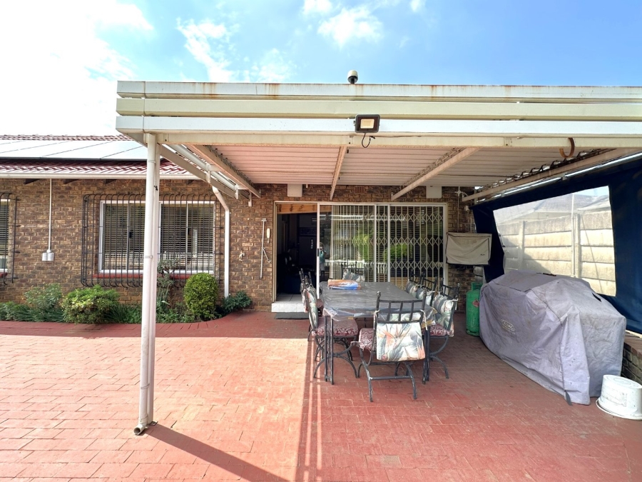 4 Bedroom Property for Sale in Elma Park Gauteng