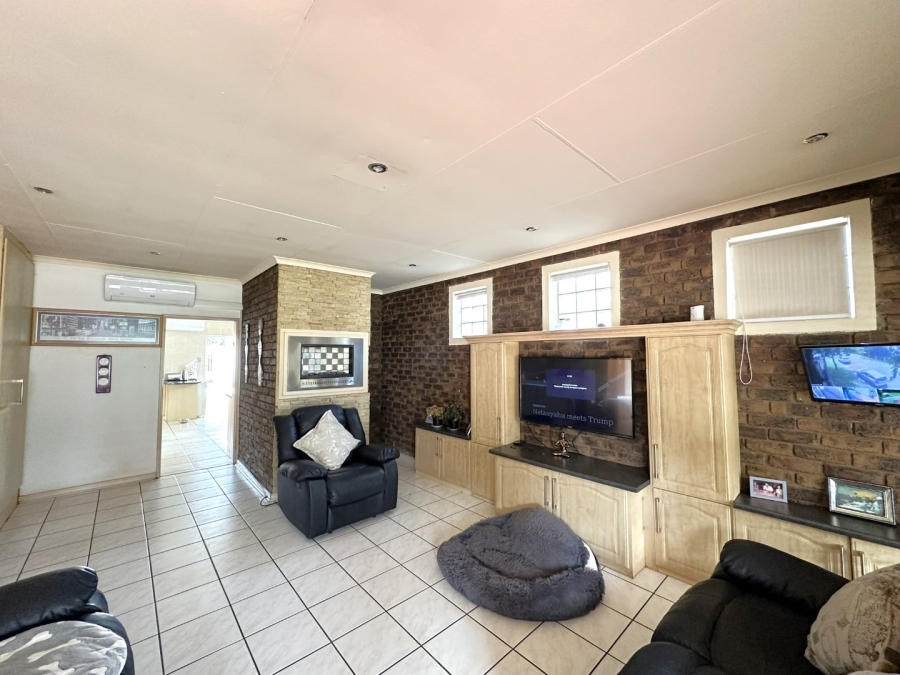 4 Bedroom Property for Sale in Elma Park Gauteng