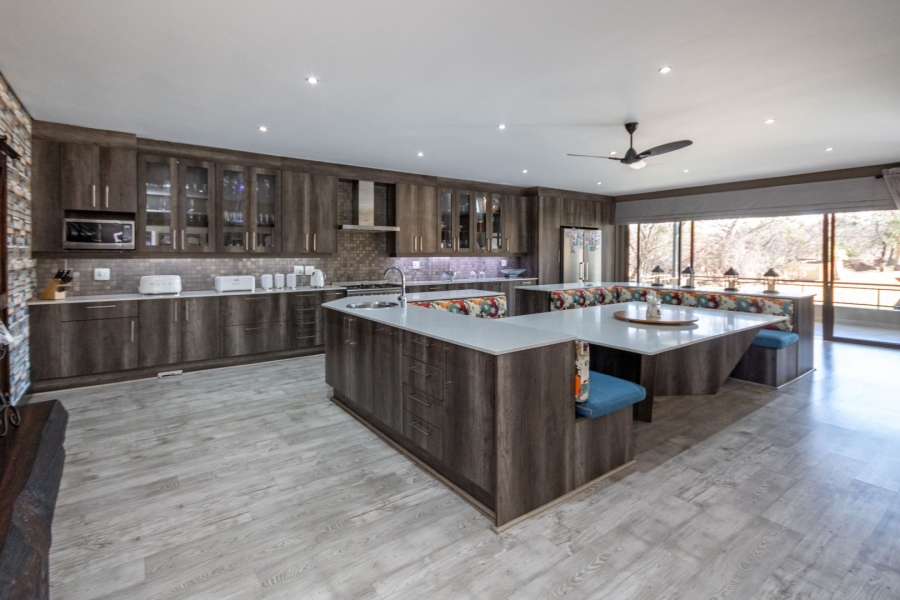 7 Bedroom Property for Sale in Pinehaven Gauteng