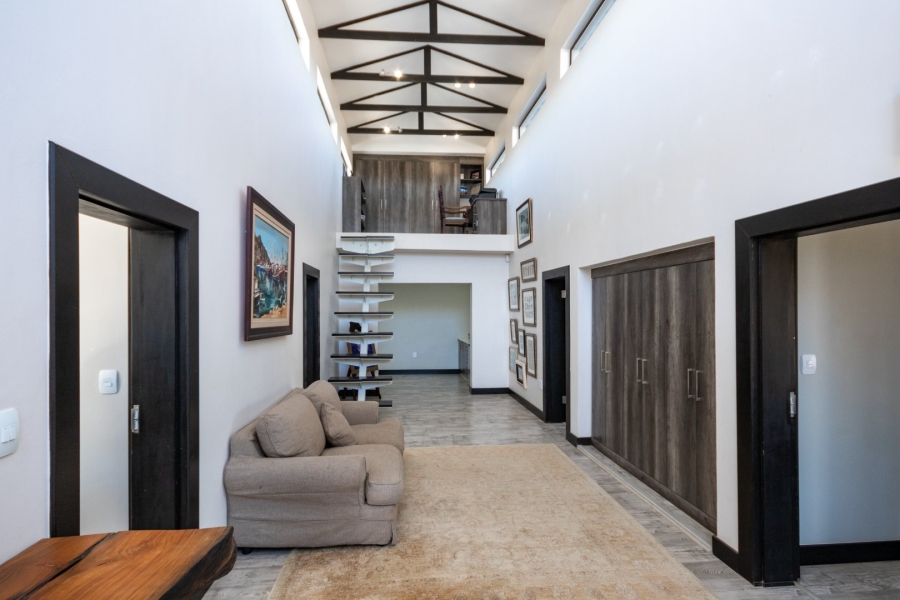 7 Bedroom Property for Sale in Pinehaven Gauteng