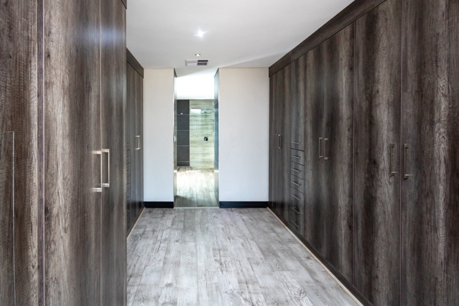 7 Bedroom Property for Sale in Pinehaven Gauteng