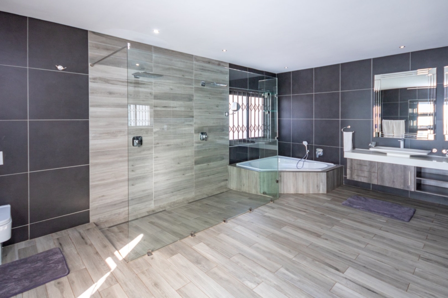 7 Bedroom Property for Sale in Pinehaven Gauteng