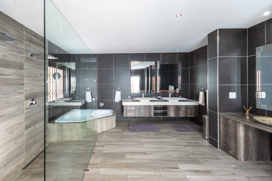 7 Bedroom Property for Sale in Pinehaven Gauteng