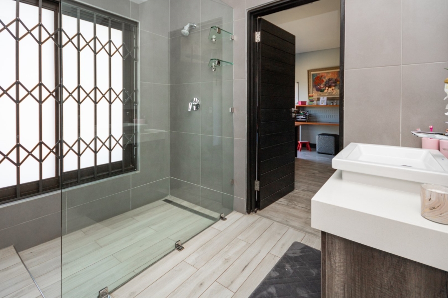 7 Bedroom Property for Sale in Pinehaven Gauteng