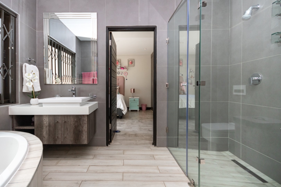 7 Bedroom Property for Sale in Pinehaven Gauteng