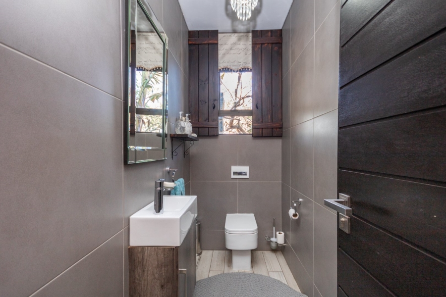 7 Bedroom Property for Sale in Pinehaven Gauteng