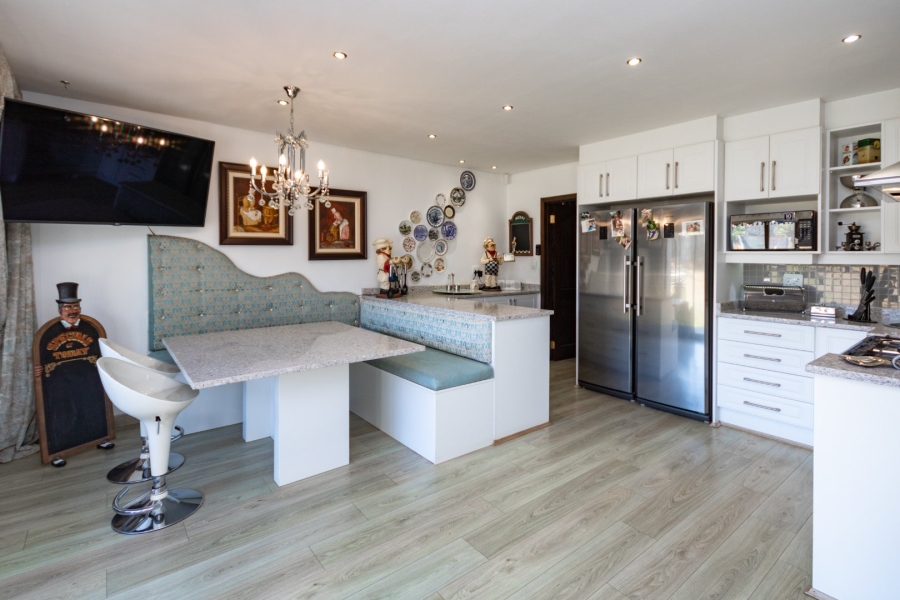 7 Bedroom Property for Sale in Pinehaven Gauteng