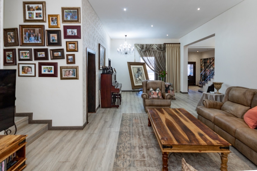 7 Bedroom Property for Sale in Pinehaven Gauteng