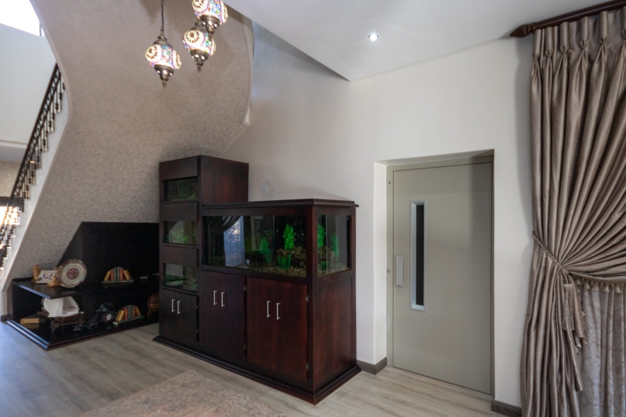 7 Bedroom Property for Sale in Pinehaven Gauteng