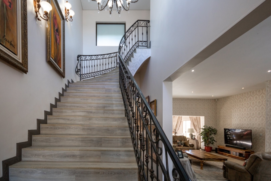 7 Bedroom Property for Sale in Pinehaven Gauteng
