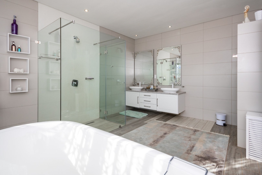 7 Bedroom Property for Sale in Pinehaven Gauteng