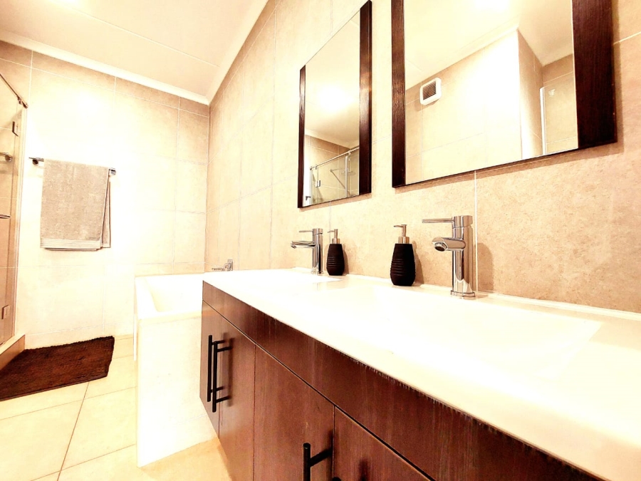 2 Bedroom Property for Sale in Greenstone Gate Gauteng