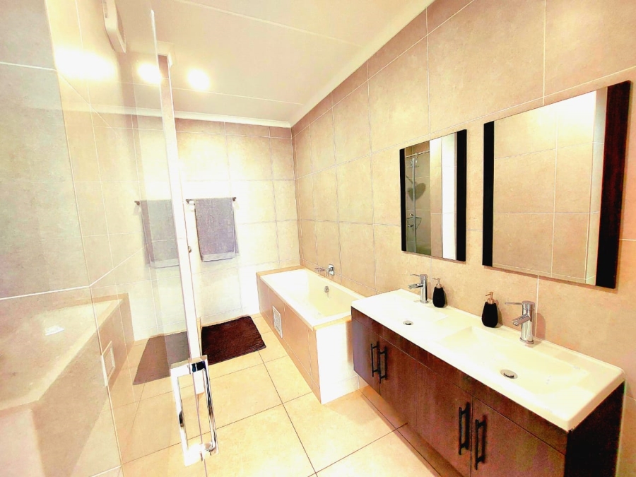 2 Bedroom Property for Sale in Greenstone Gate Gauteng