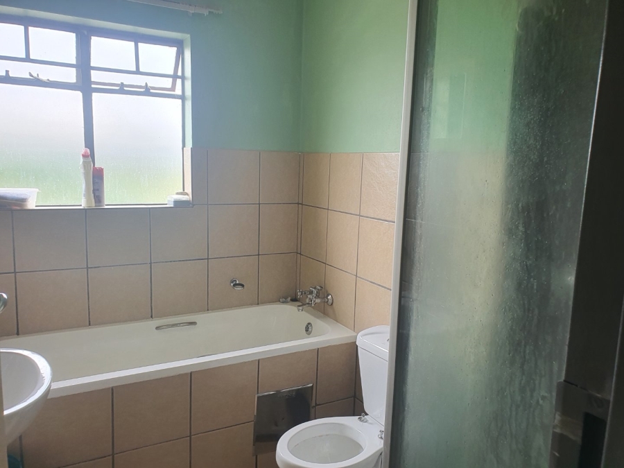 2 Bedroom Property for Sale in Rooihuiskraal North Gauteng