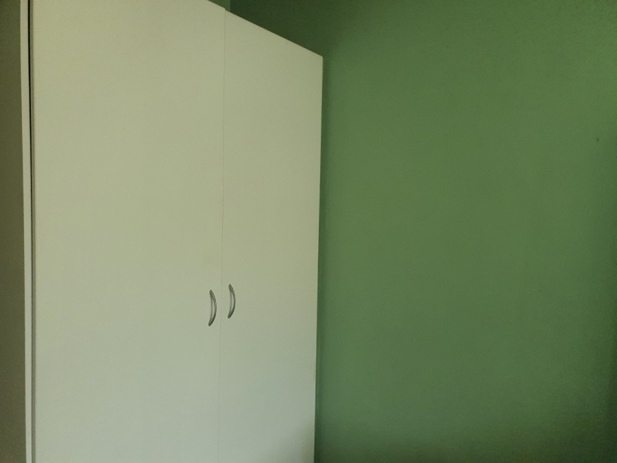 2 Bedroom Property for Sale in Rooihuiskraal North Gauteng